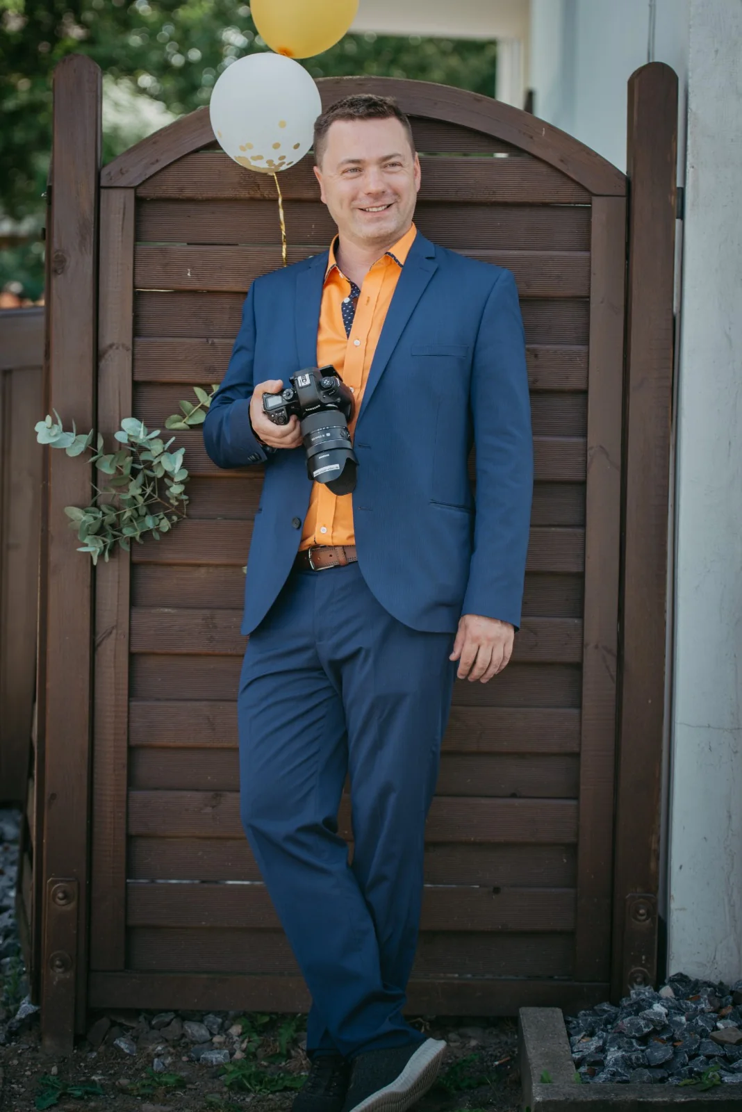 Alexej Graf-Unger mit Kamera – Hochzeitsvideograf